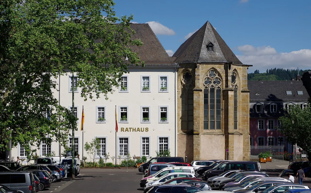 Gebaeude des Augustinerhofs in Trier, heute Sitz der Stadtverwaltung