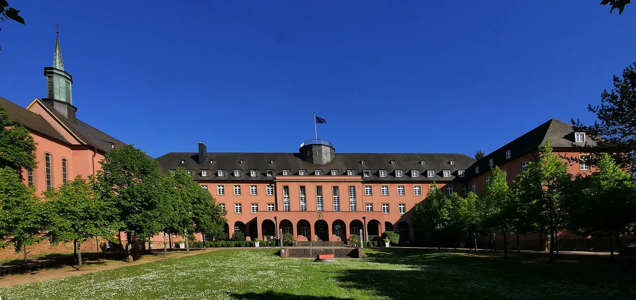 Gebaeude der Katholischen Akademie Trier im Robert-Schuman-Haus
