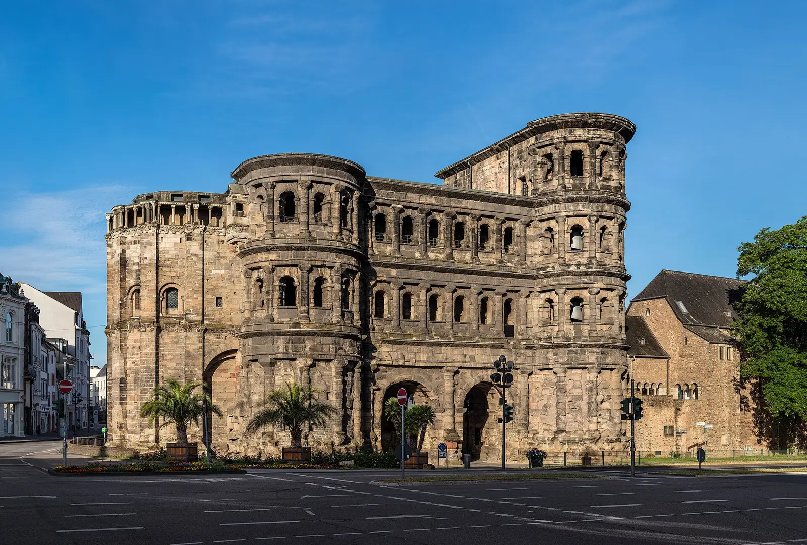 Porta Nigra in Trier im Morgenlicht
