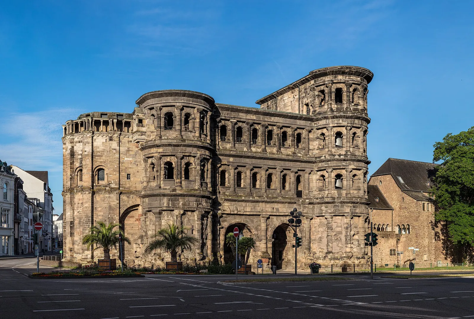 Porta Nigra in Trier im Morgenlicht